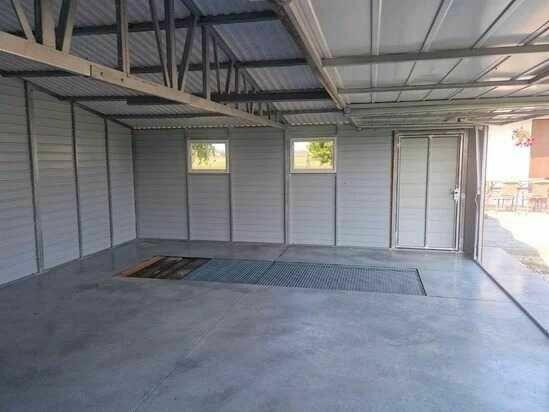 Garaż blaszany 10x6 drewnopodobny trzystanowiskowy dwuspadowy