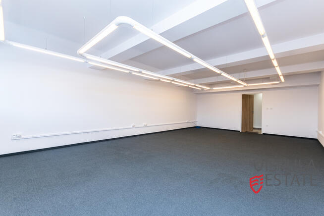 Lokal biurowy 221 m2 z parkingiem