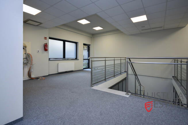 Lokal na parterze biurowca 196,30 m2