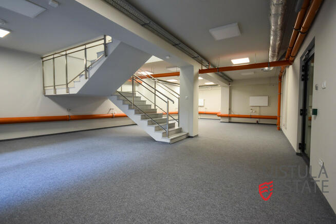 Lokal na parterze biurowca 196,30 m2