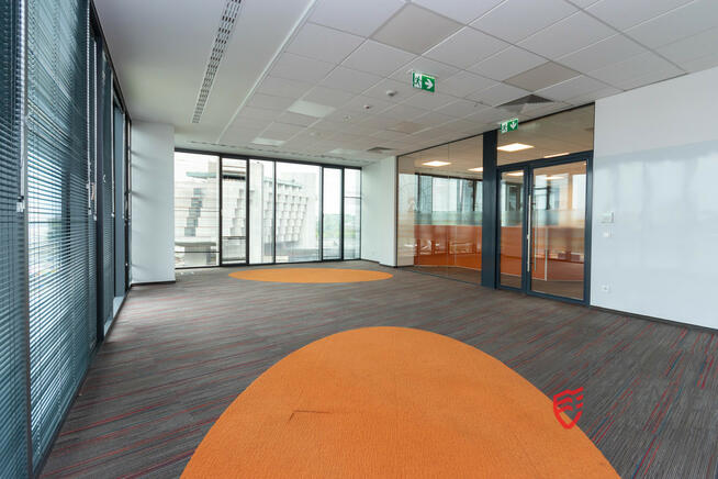 Duży lokal biurowy z możliwością podziału 2100 m2