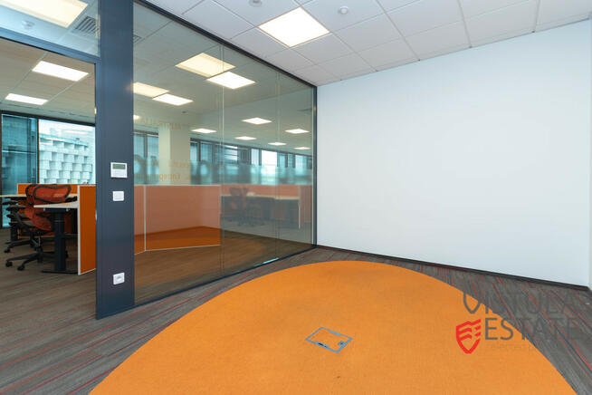 Duży lokal biurowy z możliwością podziału 2100 m2
