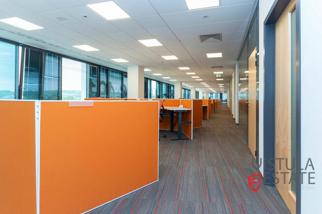 Duży lokal biurowy z możliwością podziału 2100 m2