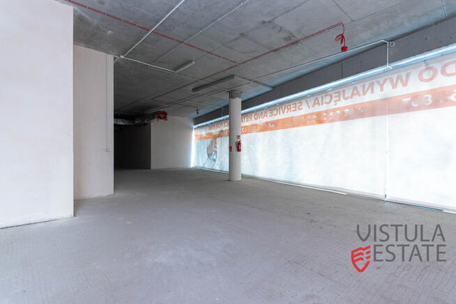 Lokal witrynowy 740 m2 z możliwością podziału