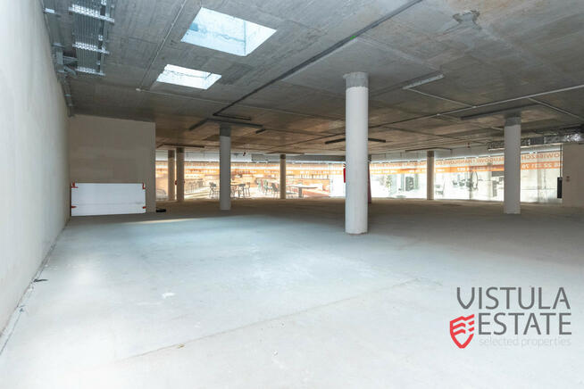 Lokal witrynowy 740 m2 z możliwością podziału