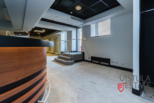 Lokal witrynowy na poziomie -1