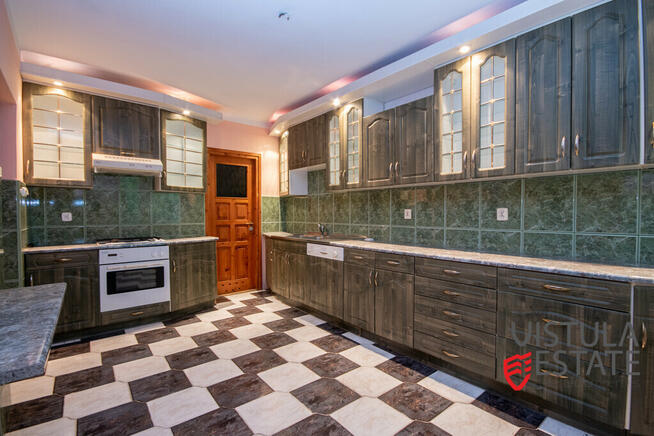 Przestronny dom z ogrodem, który może być twój