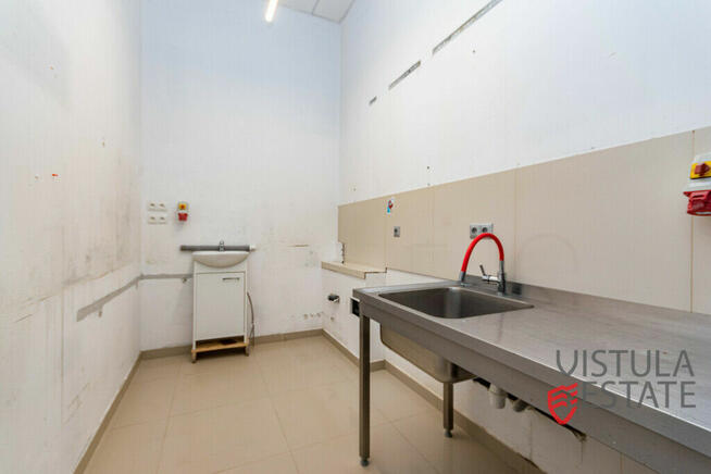 LOKAL W BUDYNKU HANDLOWYM | 98 m2