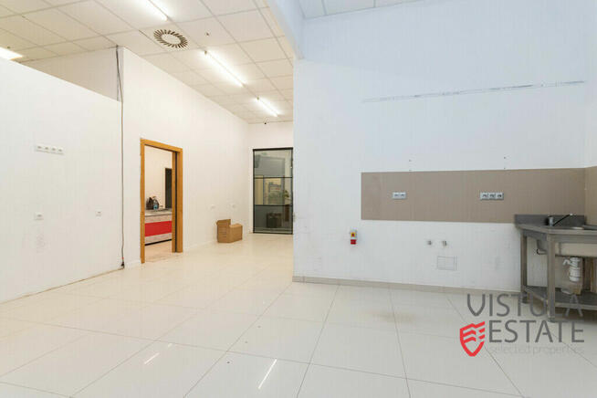 LOKAL W BUDYNKU HANDLOWYM | 98 m2