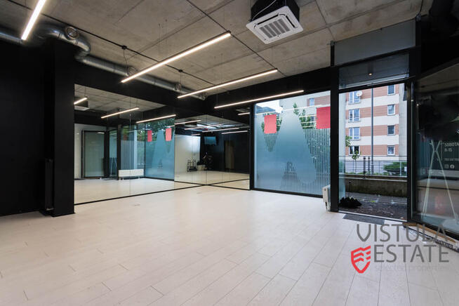 Lokal usługowy na parterze, Podgórze