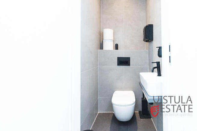 Lokal usługowy na parterze, Podgórze