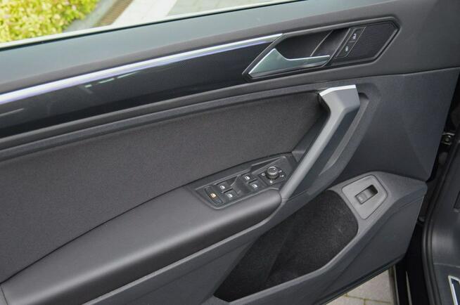 Volkswagen Tiguan 2,0 TDI HEAD UP DSG FULL LED MATRIX Kamera 360 Nawigacja