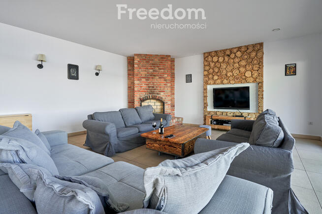 Dom z linią brzegową jeziora Tałty