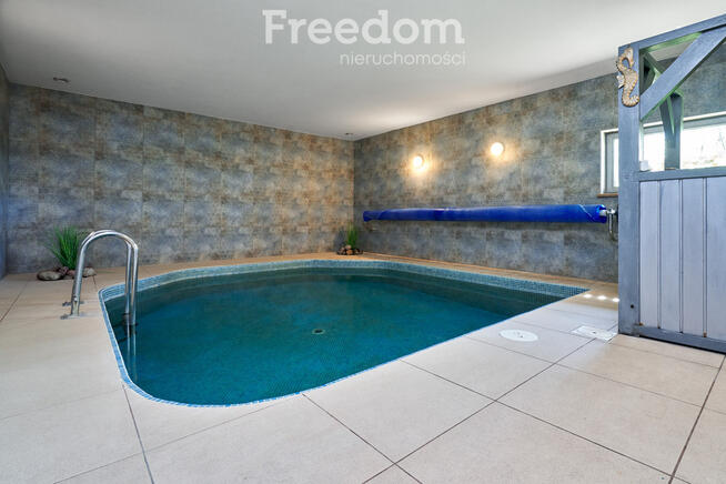 Dom z linią brzegową jeziora Tałty