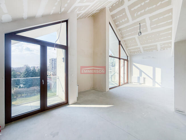 5m wysokość Salon, 2gie miejsce gratis