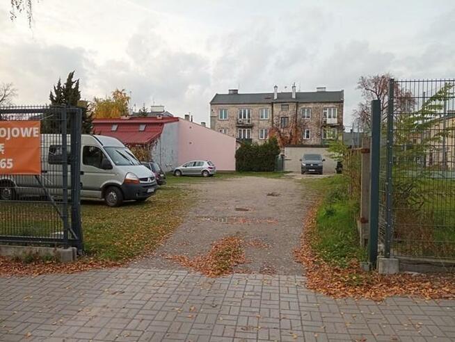 Miejsce postojowe za bramą na pilota-Krochmalna 31