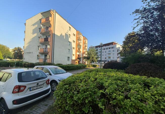 Do wynajęcia kawalerka Parkitka -1 piętro w bloku