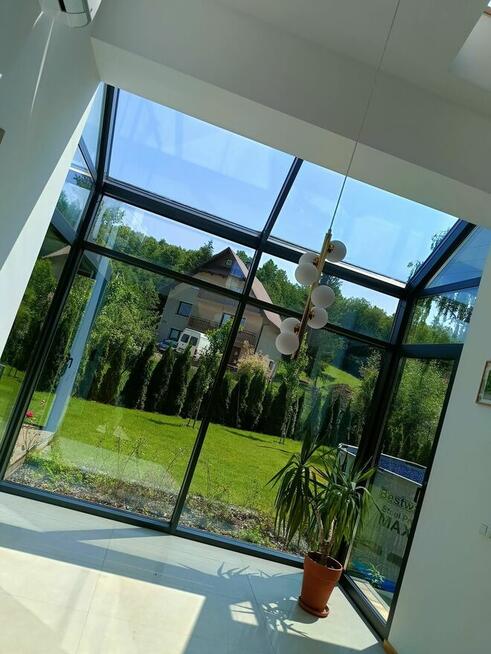 Mycie i pielęgnacja elewacji, paneli PV, okien i innych