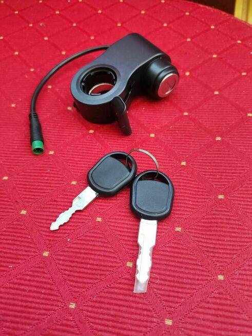 Manetka gazu ze stacyjką do hulajnogi elektrycznej KuKirin