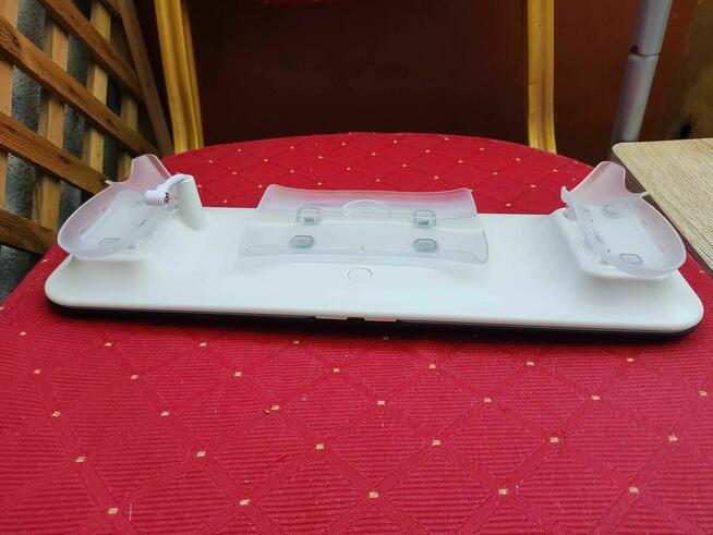 Stacja Ładująca do gogli googli kontrolerów VR Meta Quest 2 3