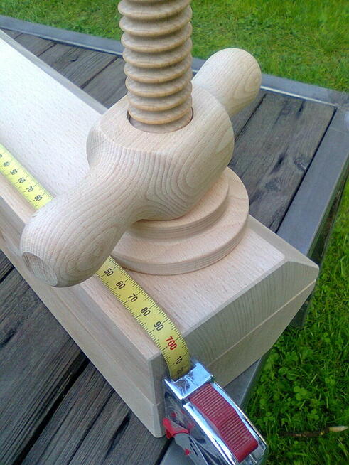 Dziadek do orzechów wzmocniony- śruby drewniane