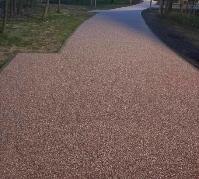 Wykonujemy nawierzchnie mineralne i EPDM.