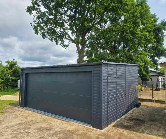Garaż blaszany 5x6 jednospadowy na przód z bramą segmentową