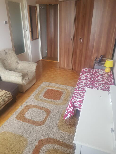 Pokój 18m do wynajęcia w mieszkaniu 3-pokojowym Czuby