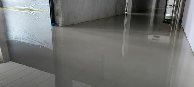 Podłogi, panele, wykładziny dywanowe, płytki, ściany