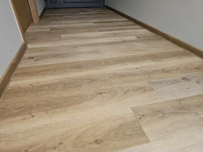 Podłogi, panele, wykładziny dywanowe, płytki, ściany