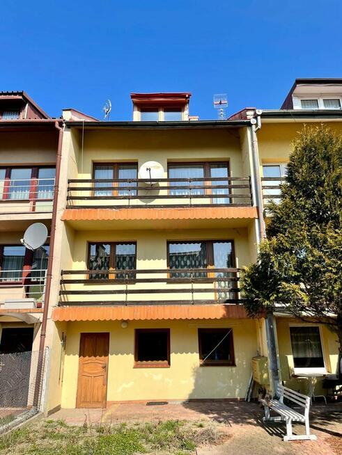 Dom Oleśnica, Wschodnia