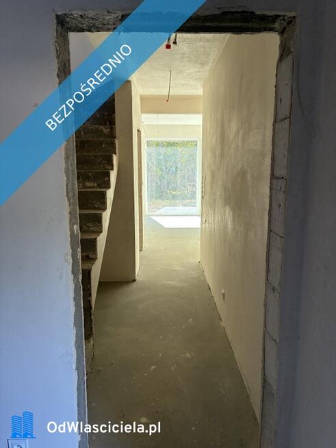 Przestronny segment z ogródkiem i garażem w znakomitej lokalizacji