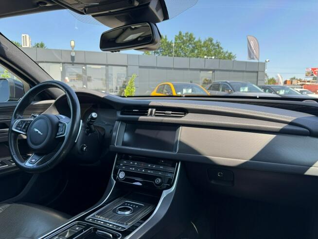 Jaguar XF Dociągi drzwi / Kamera cofania / Panorama / Asystent pasa / FV marża