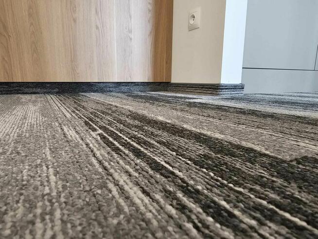 Podłogi, panele, wykładziny dywanowe, płytki, ściany