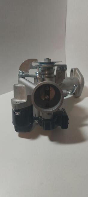 Sprzedam zestaw wtrysku z przepustnicą i króćcem