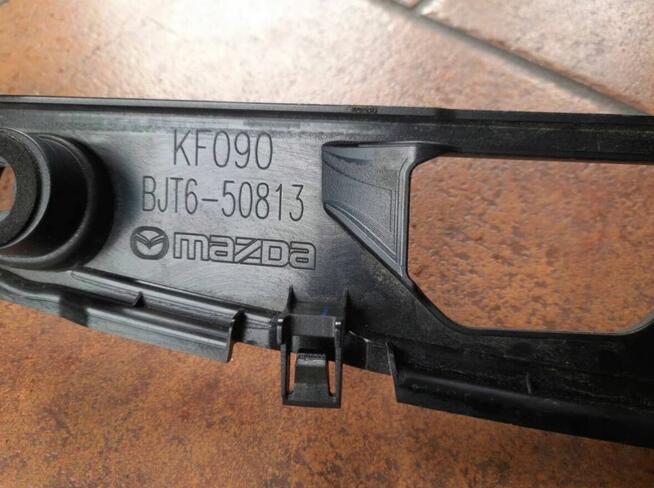 Blenda listwa oświetlenia tablicy rejestracyjnej Mazda 3 BM