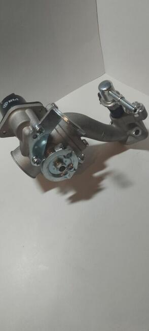 Sprzedam zestaw wtrysku z przepustnicą i króćcem