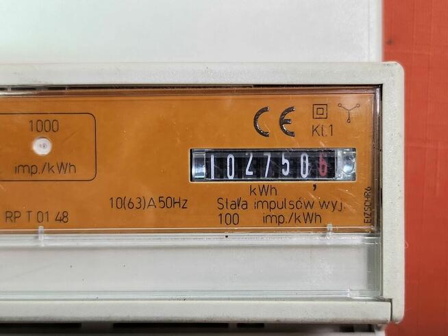 trójfazowy licznik zużycia energii elektrycznej SCHRACK