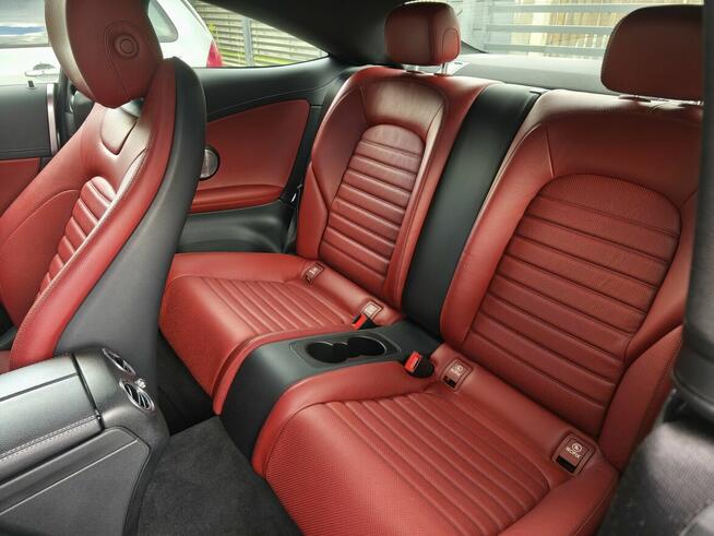 Samochód Mercedes Benz