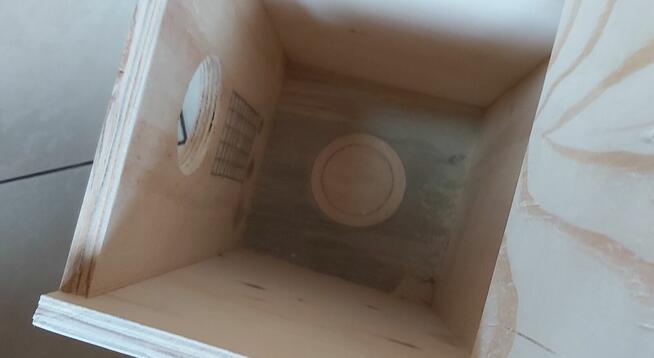 Budka dla średnich papug