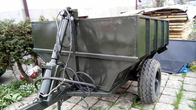 Przyczepa z tylnym wywrotem