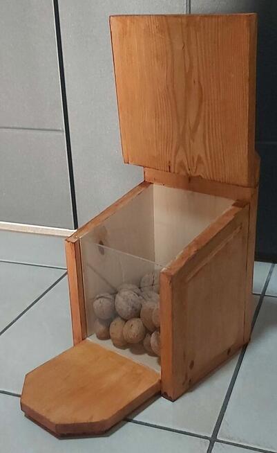 Karmnik dla wewiórki