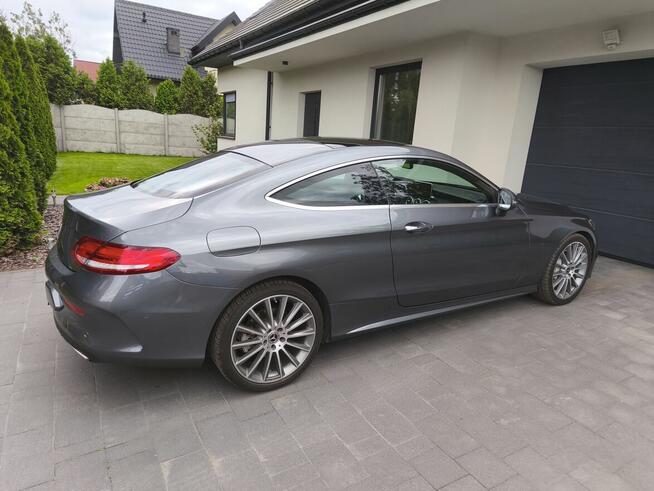 Samochód Mercedes Benz