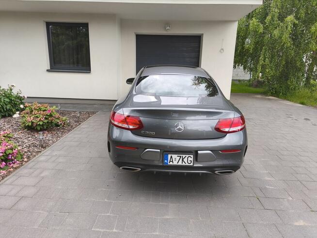 Samochód Mercedes Benz