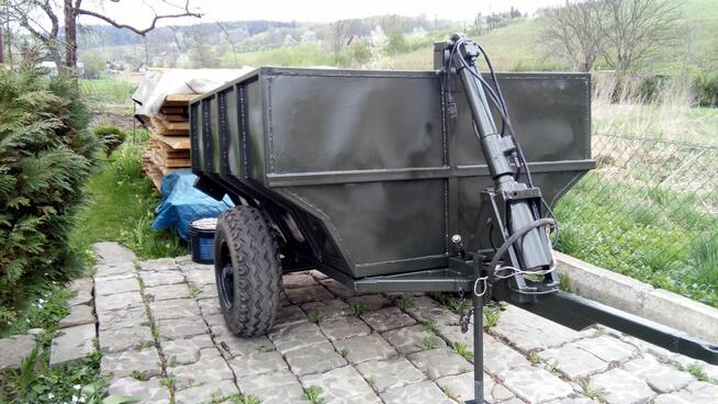 Przyczepa z tylnym wywrotem