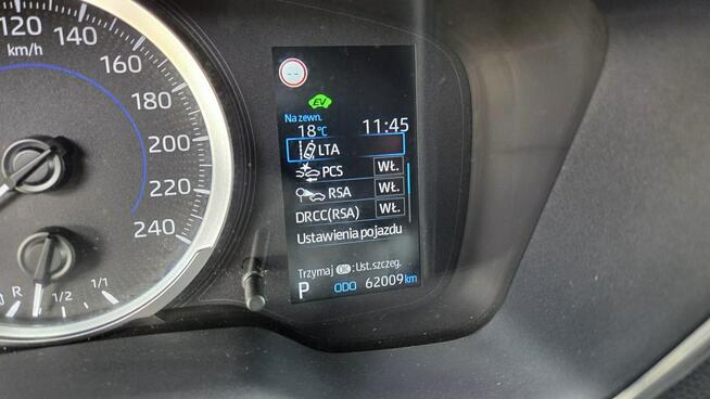 Toyota Corolla 1.8 HSD Super stan Ast. Pasa Distronic kamera Navi VAT 23%