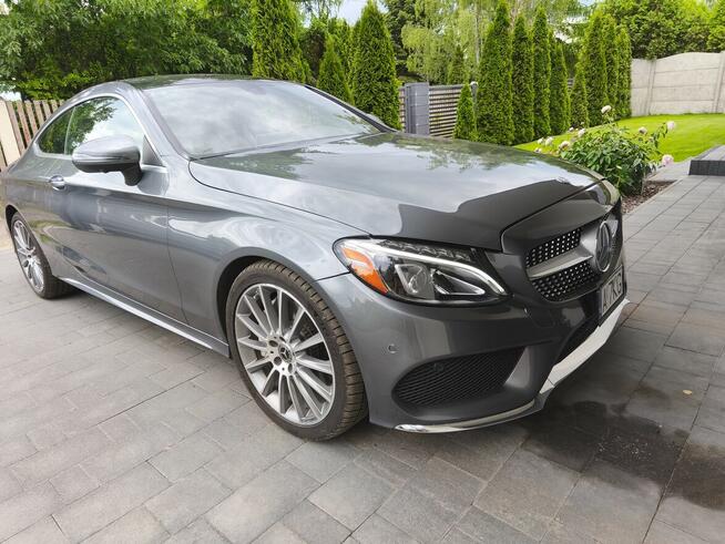 Samochód Mercedes Benz