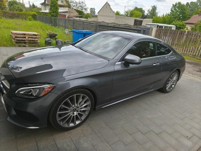 Samochód Mercedes Benz