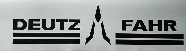 Dorabianie naklejek na maszyny rolnicze budowlane