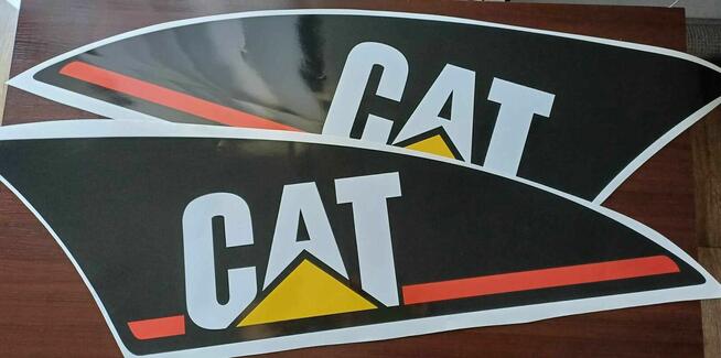 Dorabianie naklejek na maszyny budowlane rolnicze